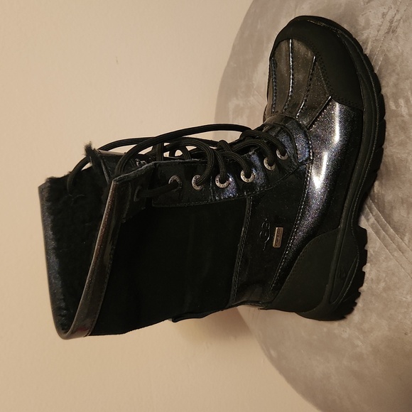 UGG boots *Never Worn* - Picture 9 of 10